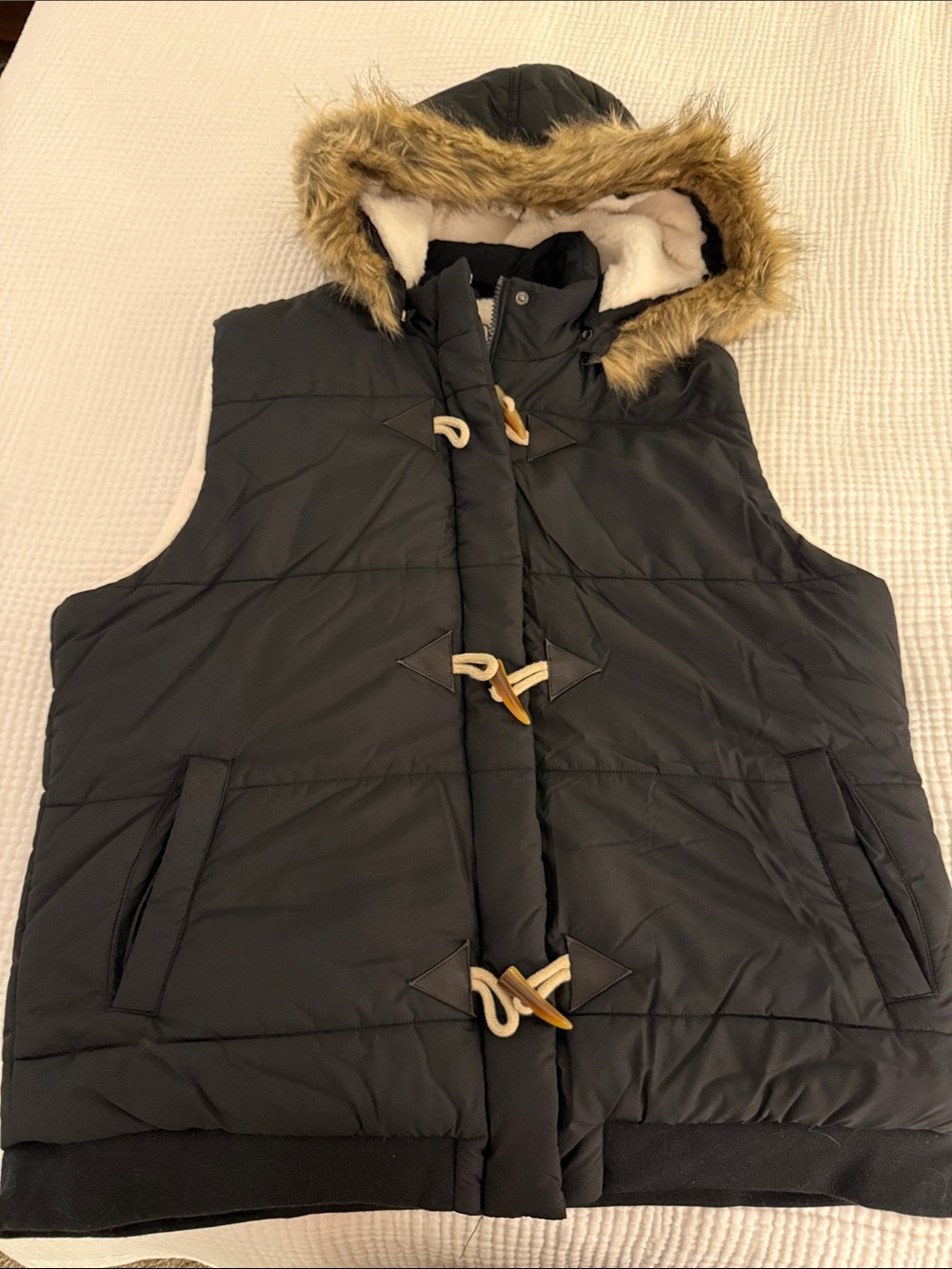 Legendary Whitetails Black Hooded Puffer Vest with Faux Fur Trim NWOT